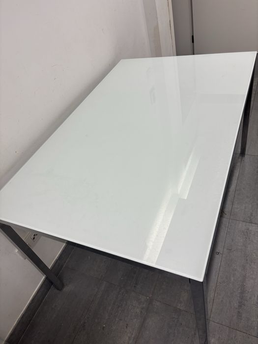Mesa e conjunto 4 cadeiras