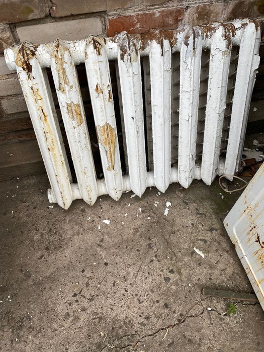 Продам чугунную батарею