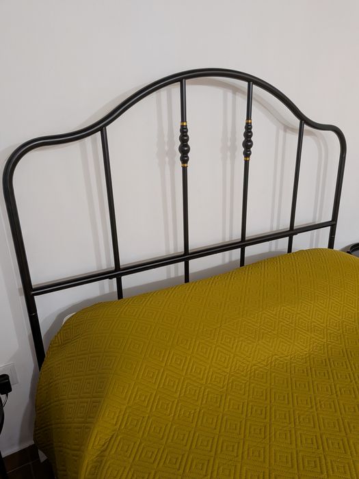 Cama de Casal Preta (140x200) + 2 Mesas de Cabeceira IKEA