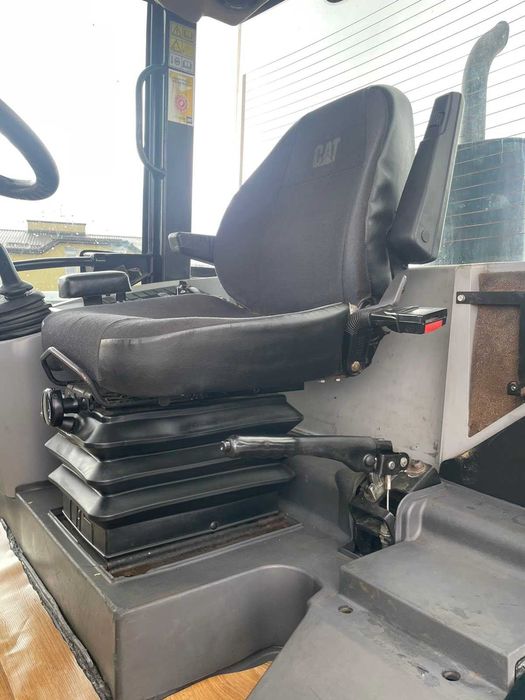 Фронтальний навантажувач Caterpillar 908H  2011 року