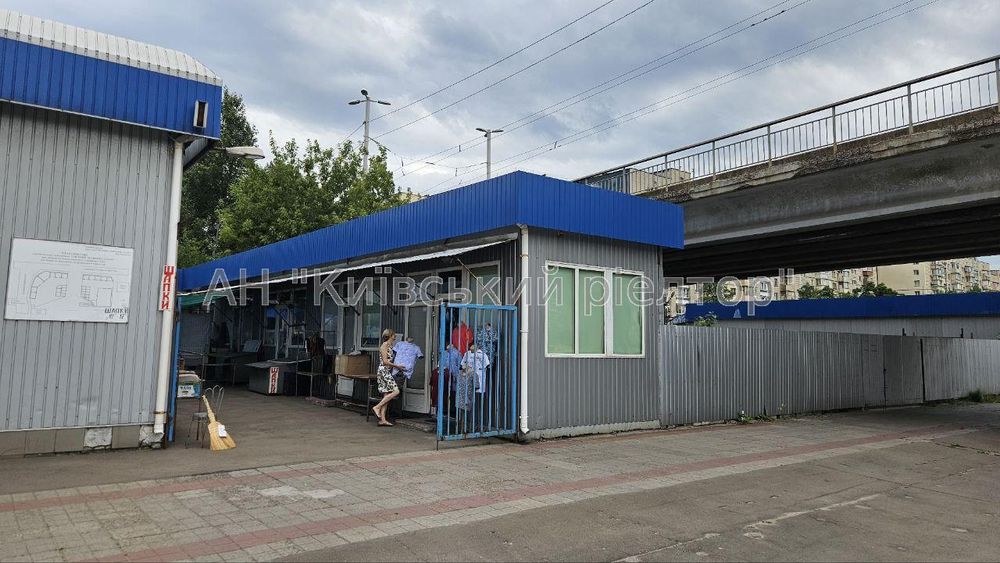 Продаж торгівельного приміщення 460 кв.м, пр-т .Шухевича 30