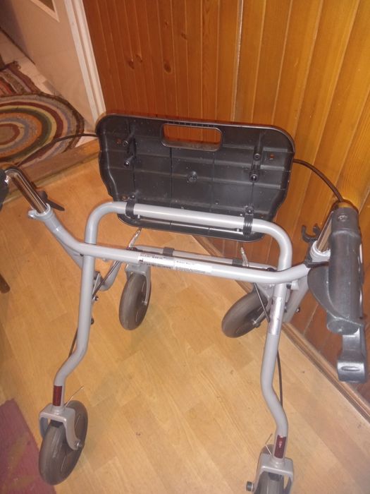 Chodzik balkonik dla seniora