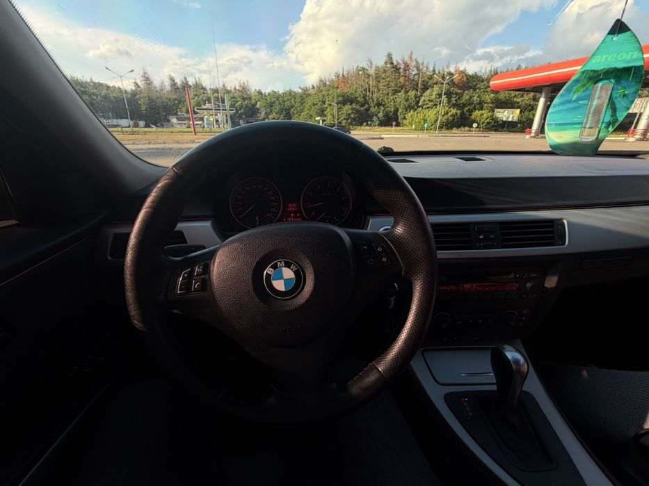 BMW E90 325xi седан автомат 2005