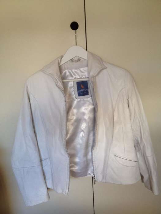 Casaco de cabedal branco de senhora