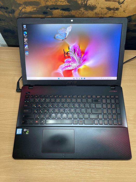 Asus X550V 15.6"TN FHD i7-7700HQ 16/256Gb GTX 950M 4Gb