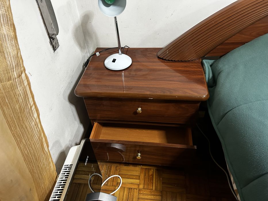 Cama com colchão e mais duas cómodss