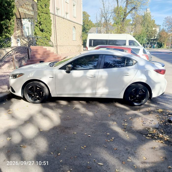 Mazda 3 2015 рік 2.0 SkyActiv