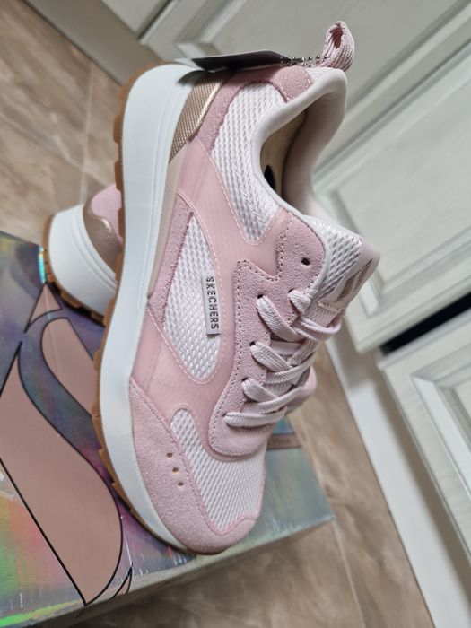 Жіночі кросівки Skechers  37розмір  24 см Рожеві