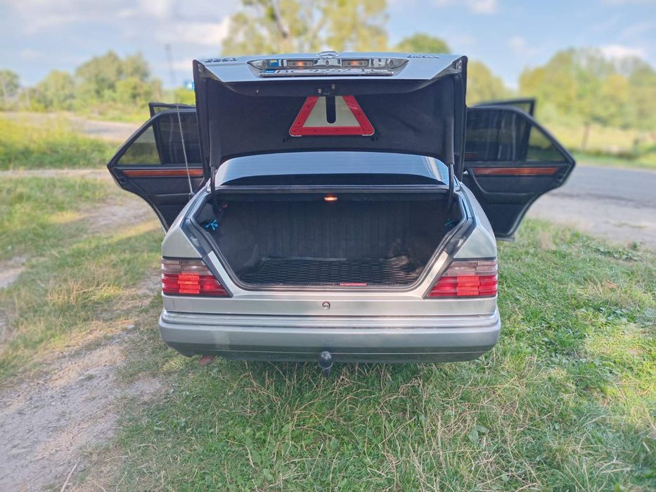 Продається Wercedes-Bens w124. Мотор 2.5.Корoбка механіка