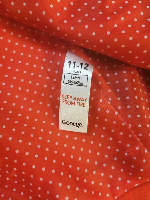 Czerwony płaszczyk 146