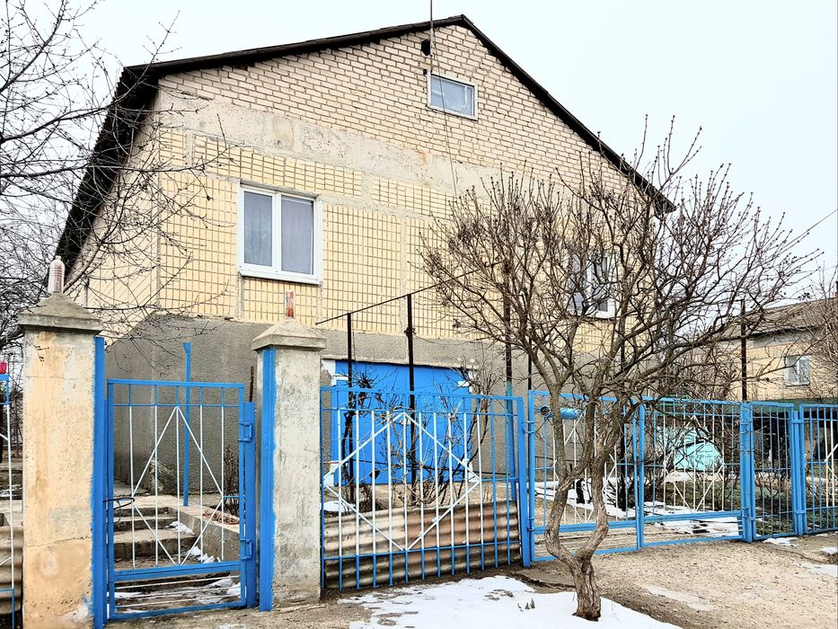 Просторий 2-поверховий котедж 214 м²  біля Кривого Рогу