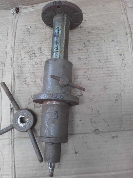 Механизм поднятия стола на станок.