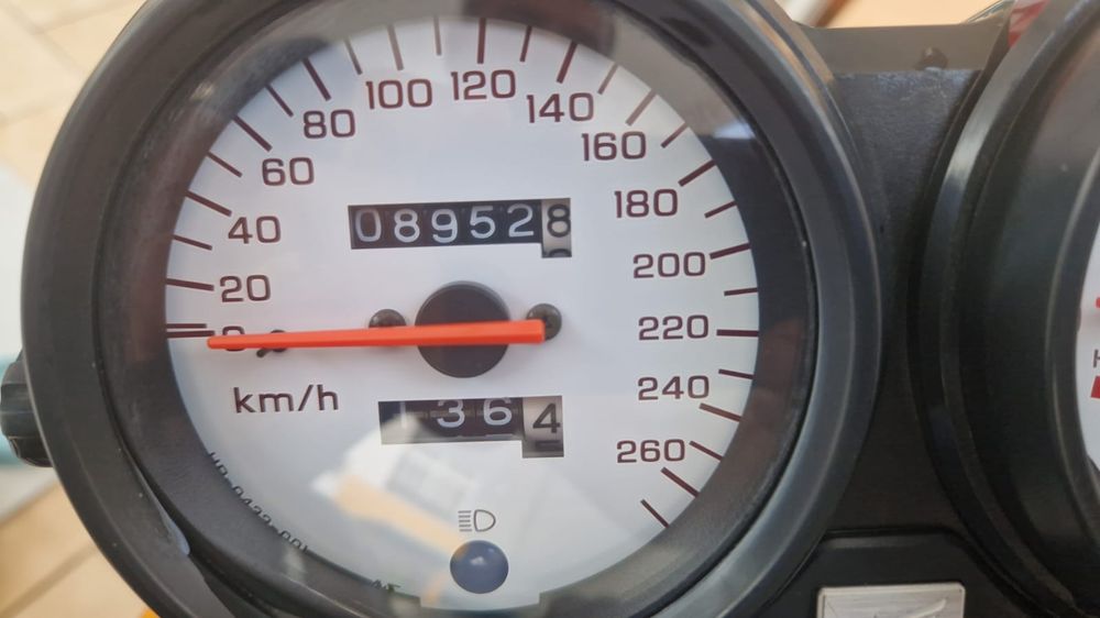 Hornet 600 2001 com apenas 9000km