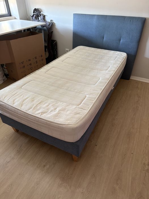 Cama single com colchao