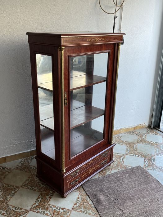 Movél Vitrine Artel
