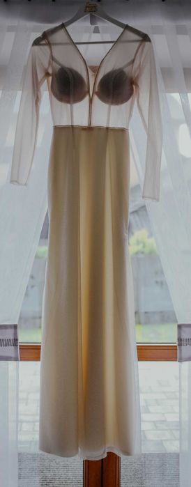 Suknia ślubna nude prosta rybka