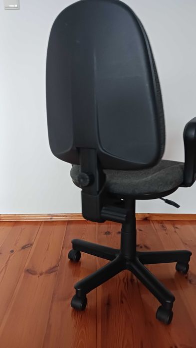 krzesło biurowe szare
