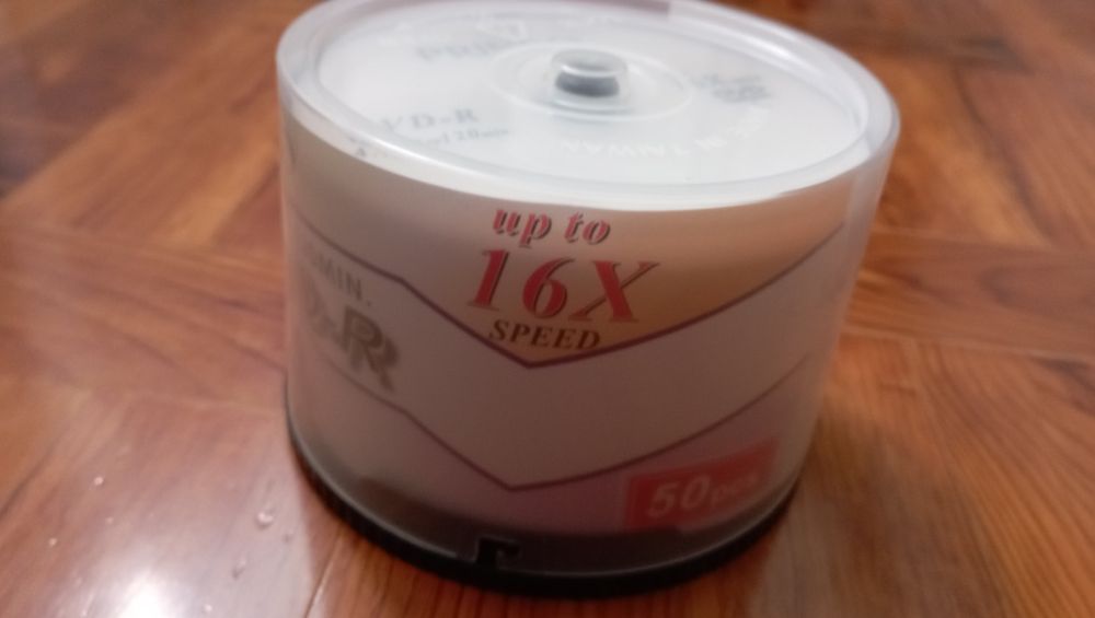 Caixa com 50 DVD Princo