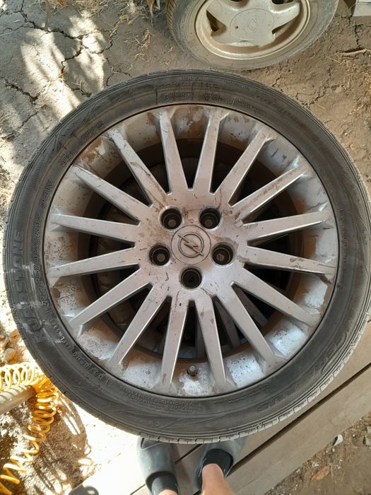 Продаю диски плюс шини