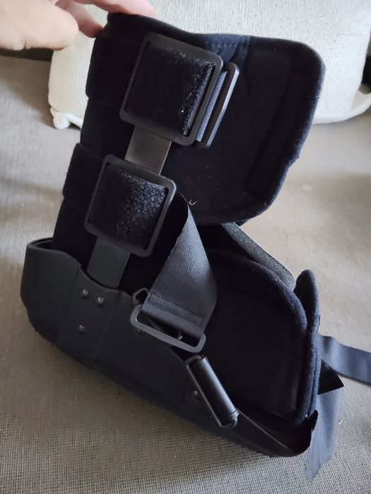 Bota Walker ortopédica como nova