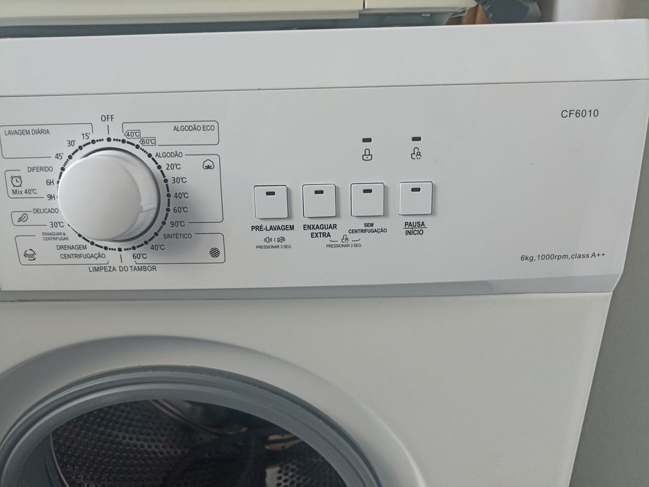 Máquina de lavar roupa Confortec quase nova