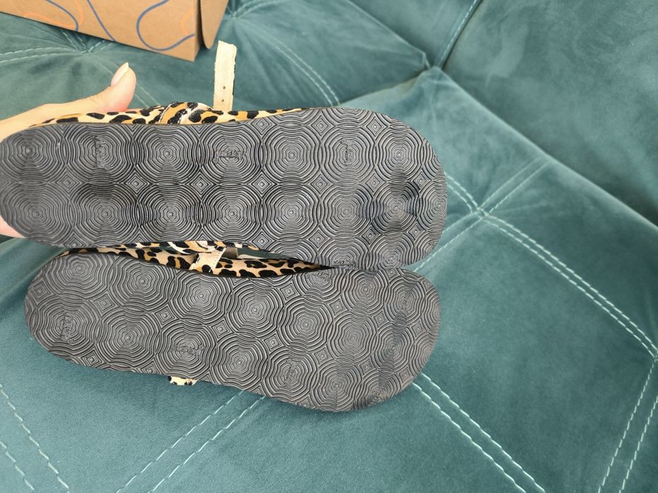 Продам велюрові берфут  балетки Merle