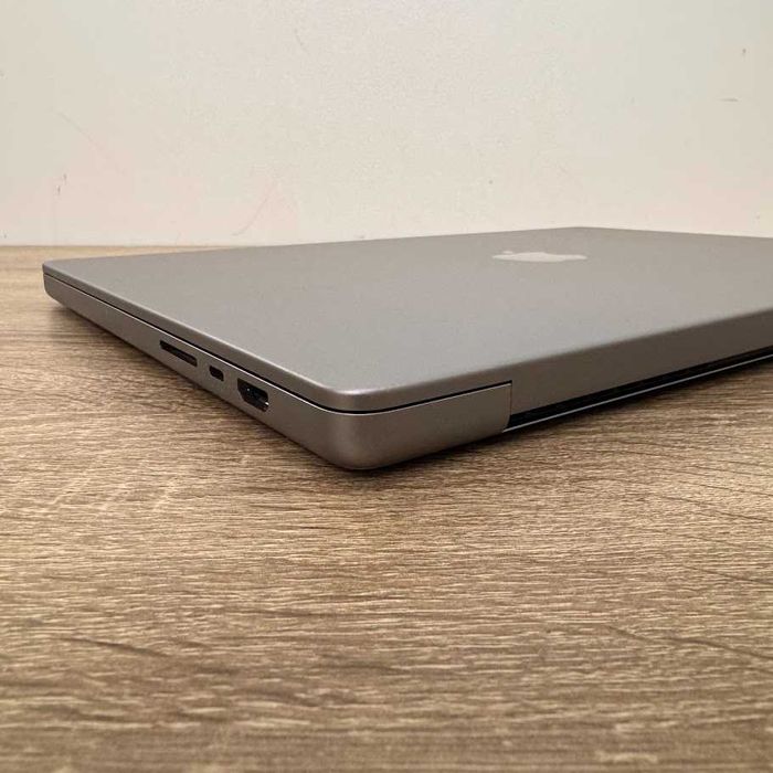 Macbook Pro 16" 2023 M2 Pro / 32Gb DDR5 / SSD 512Gb акб:92% (код: M1235)