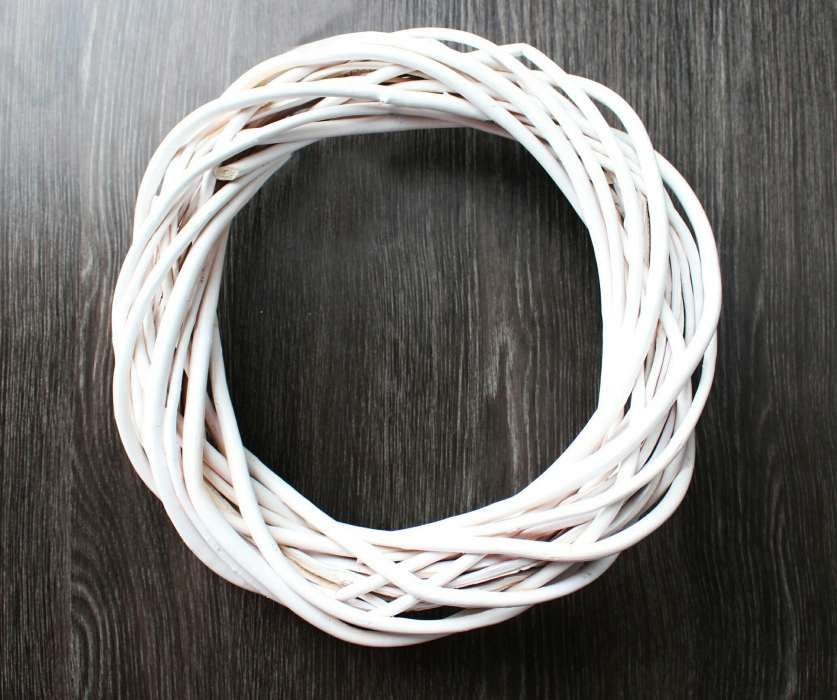 Вінок з лози. Різних розмірів та кольорів.