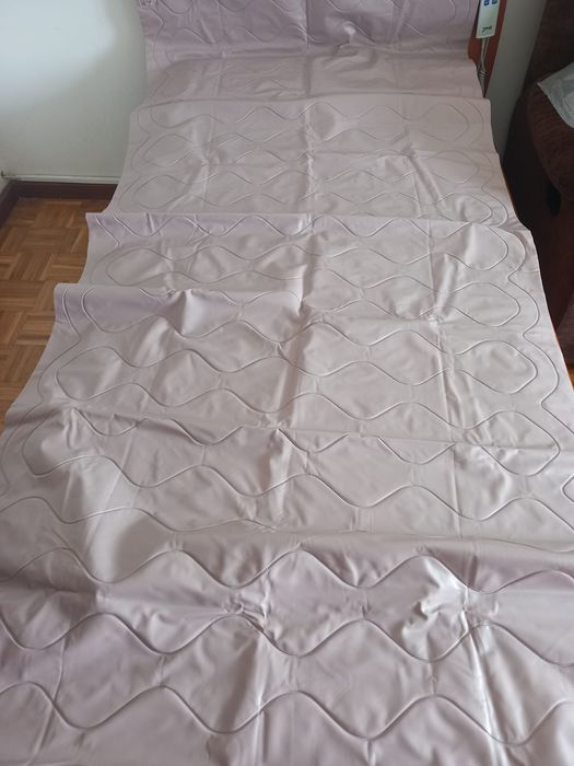 Colchão espuma + colchão anti-escaras praticamente novos
