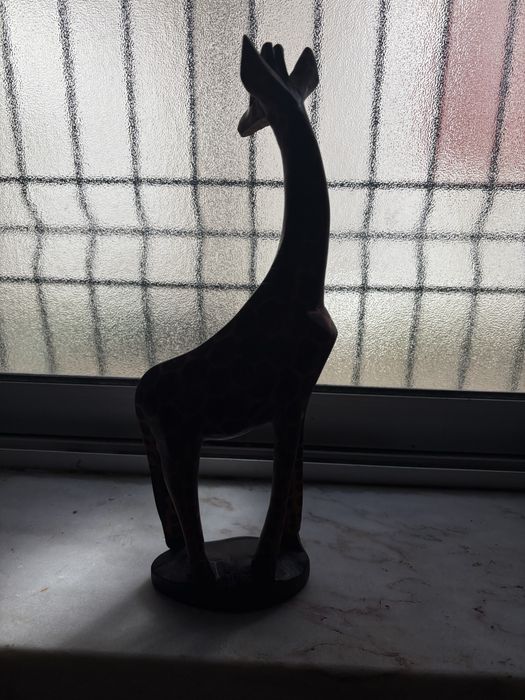 Girafa em madeira, estilo africano