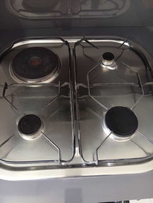 Placa com 3 bocas a gás e uma elétrica + forno elétrico