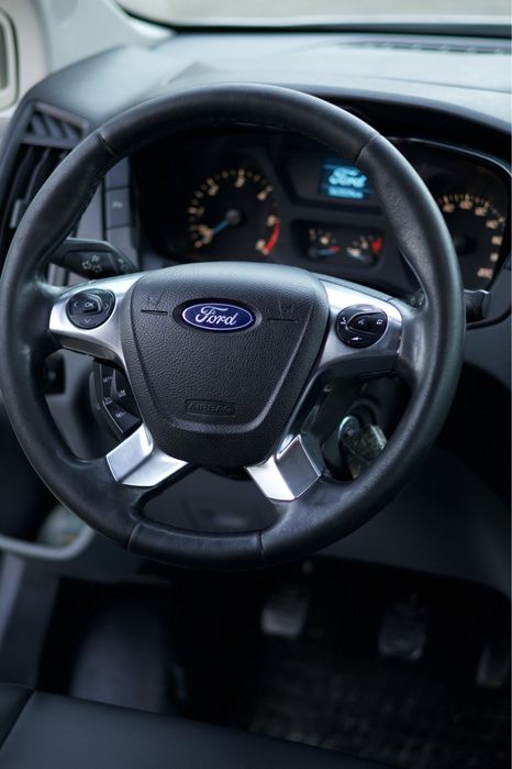 Продам хороший бус Ford Transit
