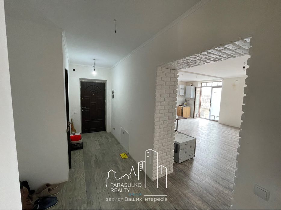 Продам велику 3-х кімнатну квартиру з терасою