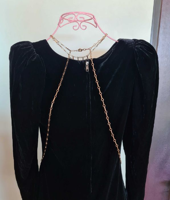 Colar dourado invulgar