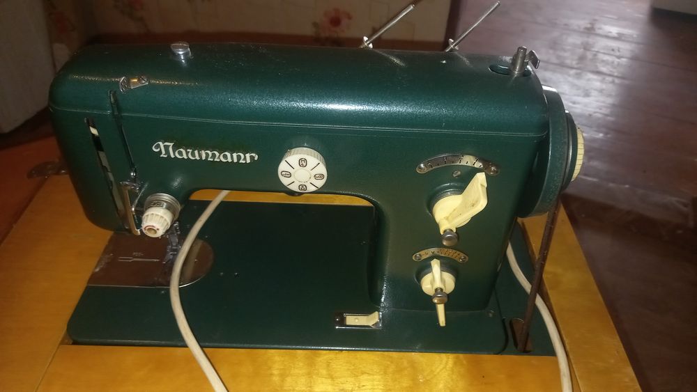 Швейна машинка Naumann