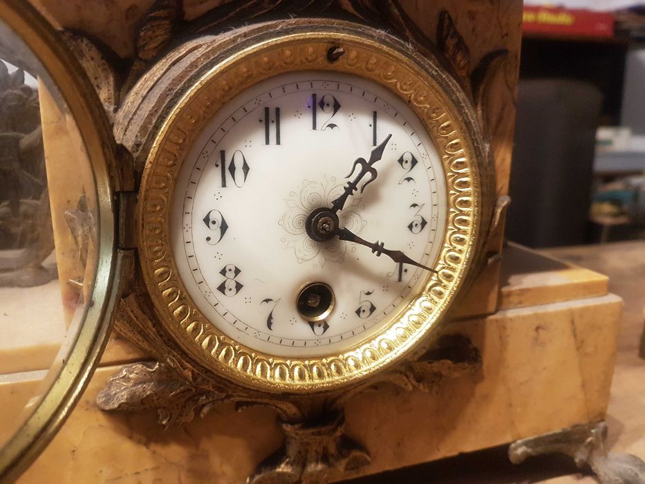 Zegar stojący figuralny, ze świecznikami XIXw.