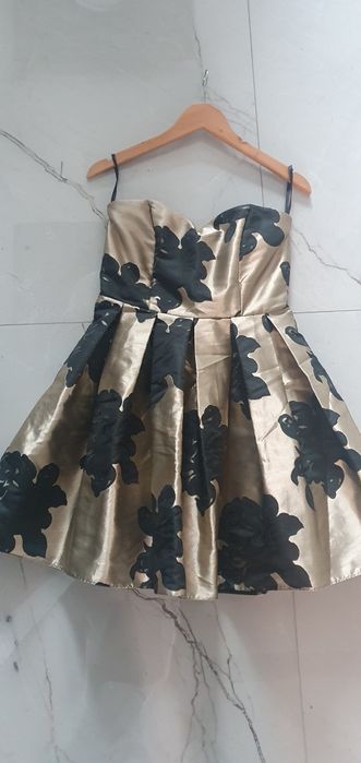 Sukienka M                 .