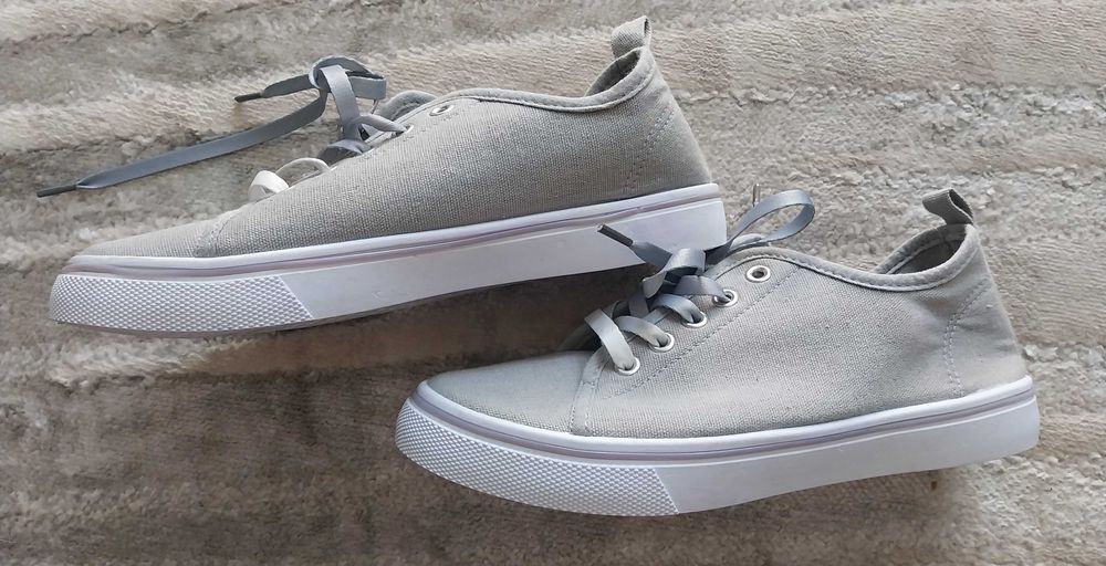 Nowe szare trampki 37.