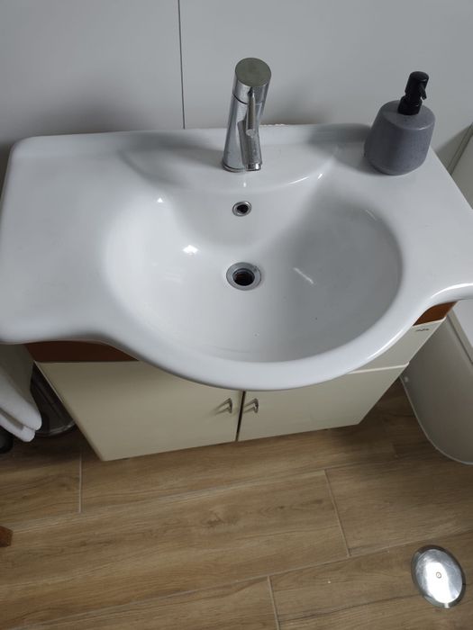 Conjunto de casa de banho: móvel com lavatório + espelho com luz — marca mdm