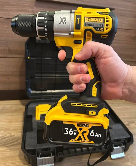 Безщітковий Ударний  шуруповерт DeWALT 36V 6AH металевий патрон 13мм