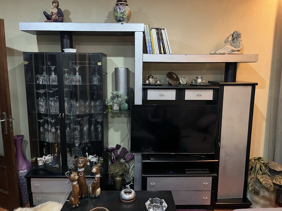 Móvel de sala para TV cinza e preto