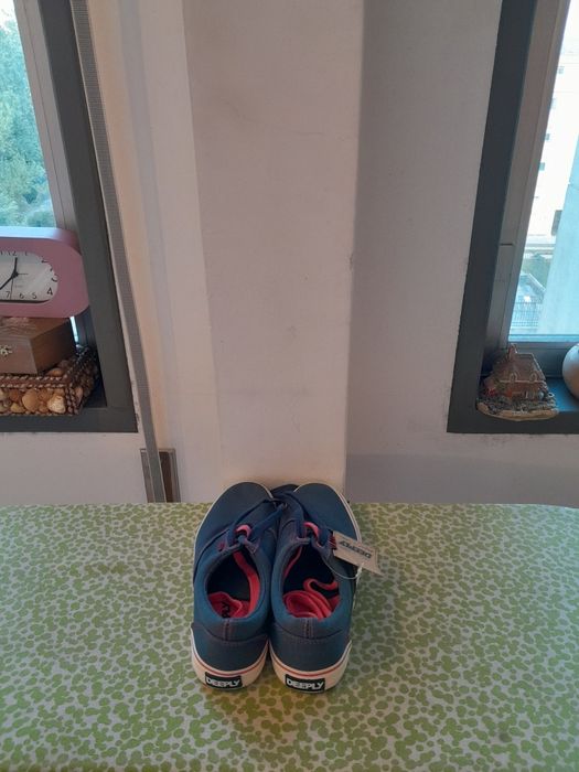 Vendo Sapatilhas de Senhora DEEPLY muito bonitas novas
