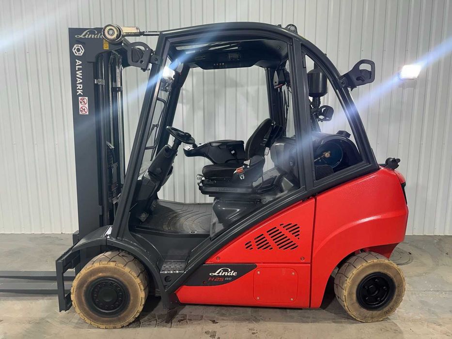 Газовий навантажувач Linde H25T - вантажопідйомність – 2500 кг