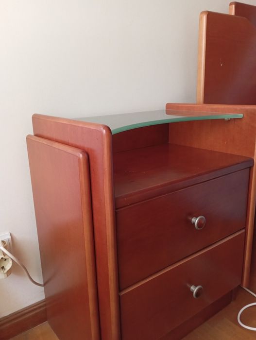 Mesa de cabeceira como nova