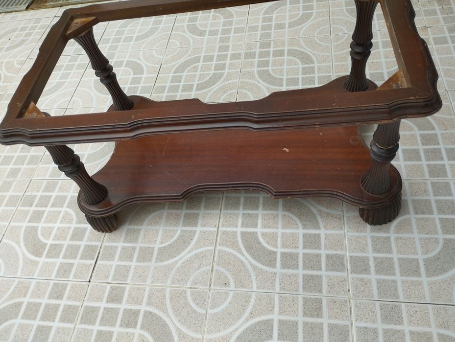 Estrutura de mesa para centro de sala