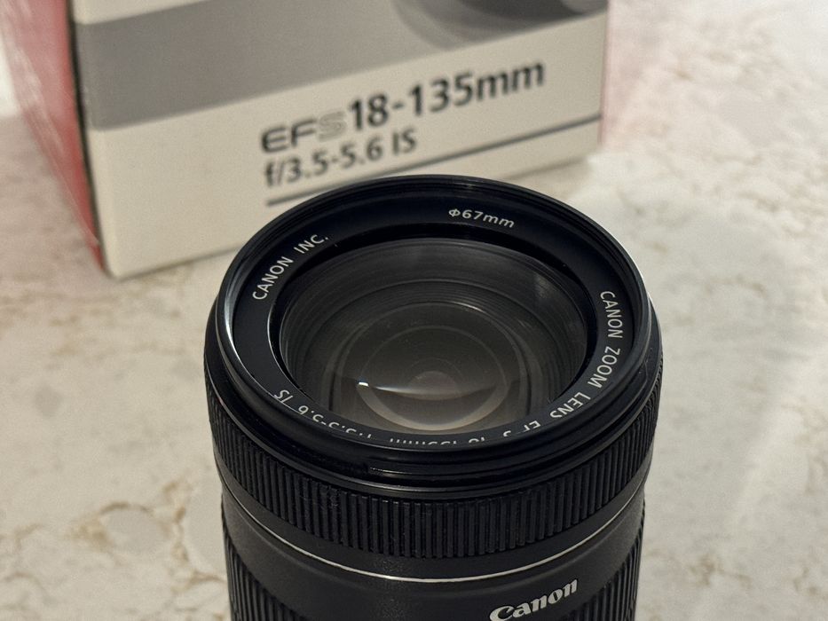 Canon 18-135 f/3.5 - 5.6 IS