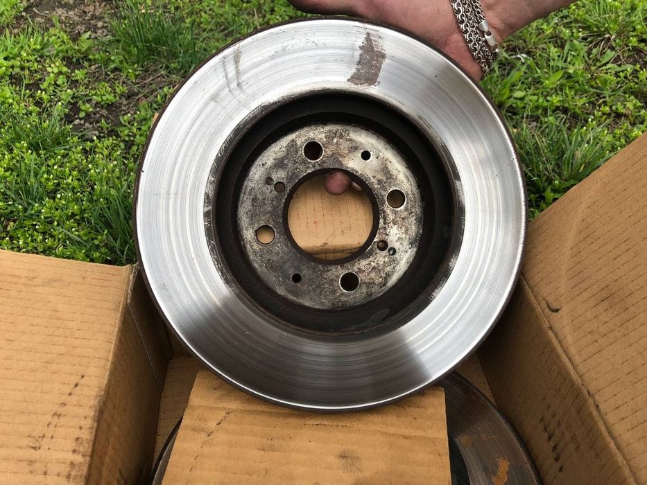 Тормозные диски (2 штуки)