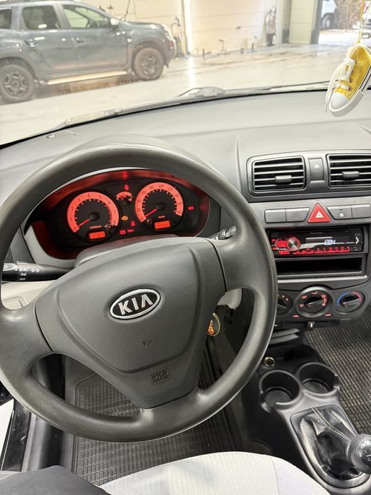 KIA PICANTO 1100 benzyna