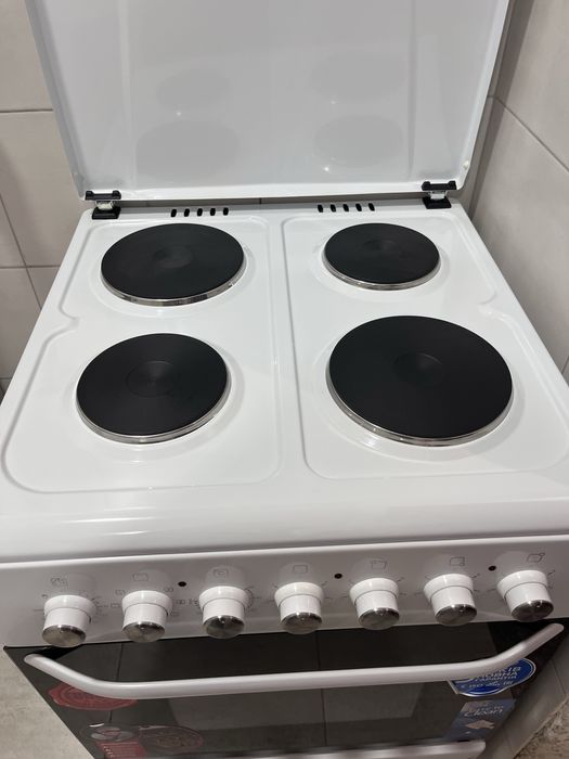 Продаю електро плиту Eleyus next