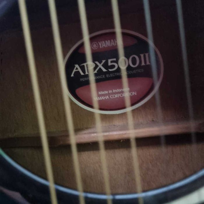 Guitarra Yamaha APX 500 II